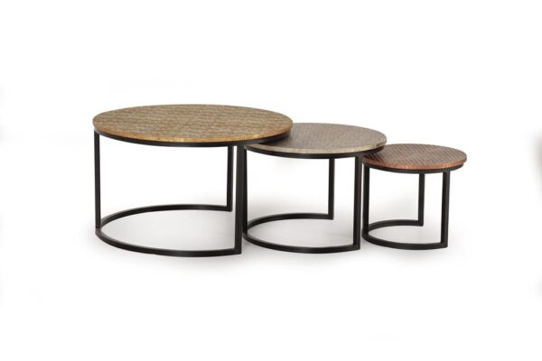 SET DE 3 MESAS NIDO CON ESTRUCTURA DE METAL Y TAPAS CON DIFERENTES ACABADOS GINER Y COLOMER