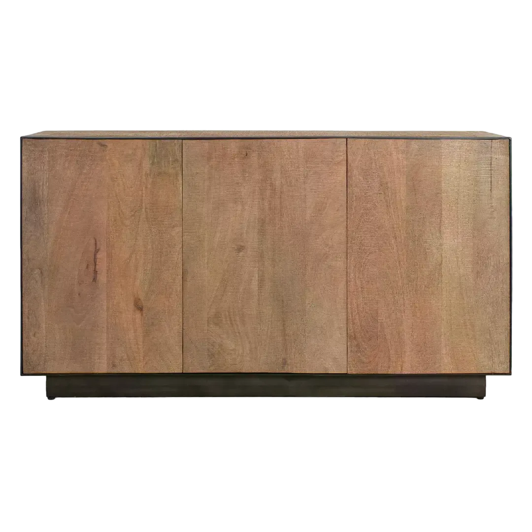 Aparador Babil en madera maciza de mango acabado natural 3 puertas con apertura push y baldas interiores perfil y zócalo metálico negro estilo contemporáneo 150x44x81cm - Giner y Colomer - 2260GYC - foto-transparente