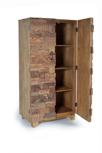 ARMARIO 2 PUERTAS EN MADERA DE MANGO, CON LOS DETALLES DE LAS PUERTAS DE MADERA AUTENTICA RECUPERADA, EXPUESTO A VARIACIONES DE DISEÑO GINER Y COLOMER