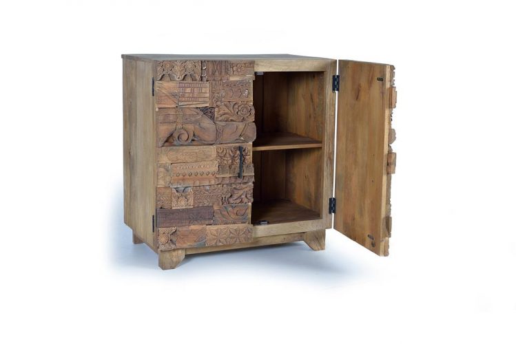 APARADOR 2 PUERTAS EN MADERA DE MANGO, CON LOS DETALLES DE LAS PUERTAS DE MADERA AUTENTICA RECUPERADA, EXPUESTO A VARIACIONES DE DISEÑO GINER Y COLOMER