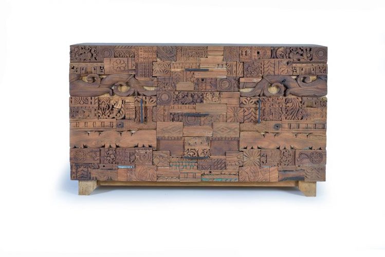 APARADOR 2 PUERTAS Y 3 CAJONES EN MADERA DE MANGO, CON LOS DETALLES DE LAS PUERTAS DE MADERA AUTENTICA RECUPERADA, EXPUESTO A VARIACIONES DE DISEÑO GINER Y COLOMER