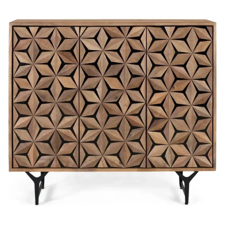 Aparador Mysore frente tallado a mano en patrón geométrico tridimensional en madera maciza de mango 3 puertas base de hierro negro mate 100x40x90cm - Giner y Colomer - 2272GYC - foto-blanco