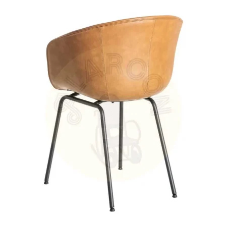 Silla tapizada en símil piel color camel con patas metálicas y reposabrazos 59x50.50x81.50cm - Ixia - 615518IX - foto-secundaria-3