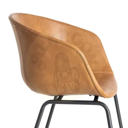 Silla tapizada en símil piel color camel con patas metálicas y reposabrazos 59x50.50x81.50cm - Ixia - 615518IX - foto-secundaria-5