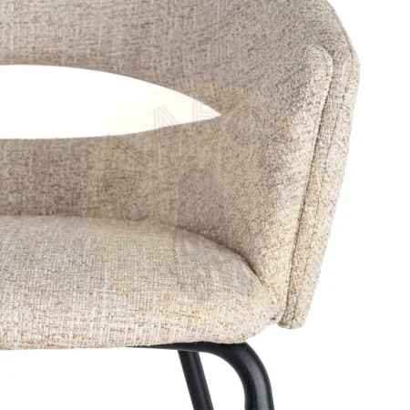 Silla con brazos beige tapizada en tejido 100% poliéster con estructura de hierro 59x61x82cm - Ixia - 616393IX - foto-secundaria-1