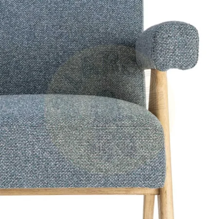 Sillón azul tapizado en poliéster con estructura plywood y patas de madera de caucho 74x76x85cm - Ixia - 616423IX - foto-secundaria-1