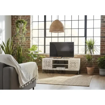 Mueble de TV Mykonos en madera de mango con base de hierro y puertas talladas a mano acabado en blanco envejecido y gris 130x40x55cm - Giner y Colomer - 6899GYC - foto-secundaria-6