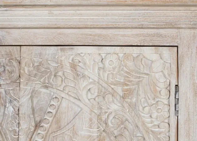 Aparador de Madera de Mango Tallado a Mano con Puertas Decorativas – 90x40x91 cm, Acabado Arena, Estilo Artesanal-MOVIL (1)