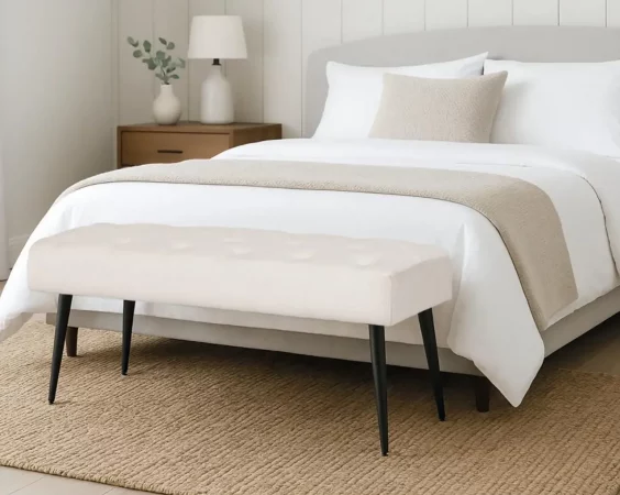 Banqueta tapizada beige con capitoné y patas de hierro negras 115x40x42 cm-MOVIL (3)