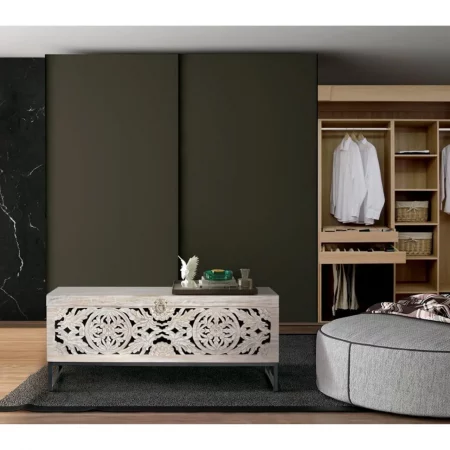 Baúl Madera Mango Calado Decapado Blanco Patas Metal Colección Mykonos 116x40x50 Cm - Giner y Colomer (3)