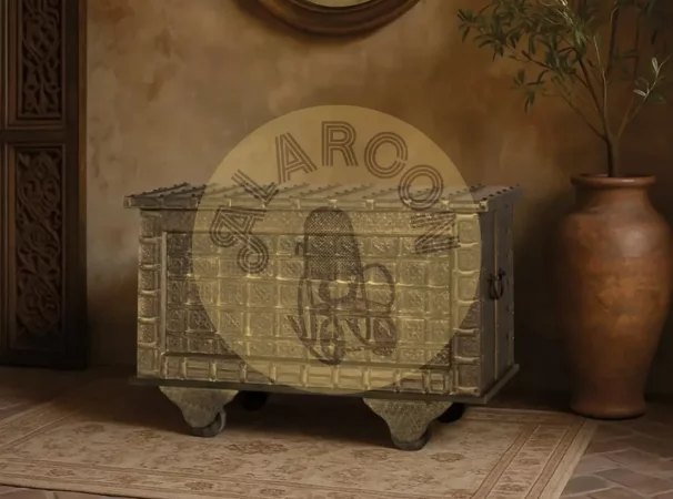 Baúl antiguo de madera maciza con latón repujado dorado envejecido – 116x41x76 cm-MOVIL (3)