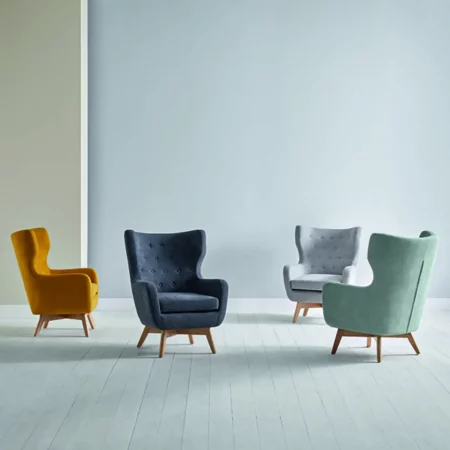 Butaca Tapizada Tela Gris Claro Patas Madera Natural Modelo Lisboa - Somcasa (7)