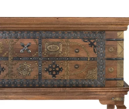 Consola antigua de madera y latón repujado con patas curvas – 116x40x80 cm-MOVIL (5)