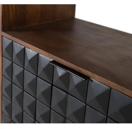 Librería de madera de mango con puertas geométricas negras y base dorada – 181x80x40 cm-MOVIL (5)