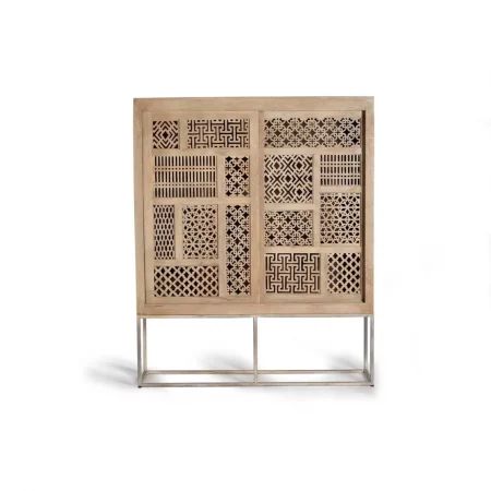 Vitrina Madera Mango 2 Puertas Correderas Talladas Base Metal Colección Style 140x40x170 Cm - Giner y Colomer (6)