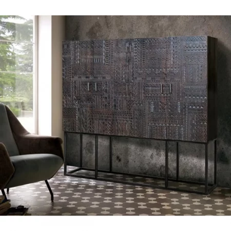 Vitrina Madera Mango tallado Wengué Patas Metal 4 Puertas Colección Jeroglífico 180x40x160 Cm - Giner y Colomer (3)